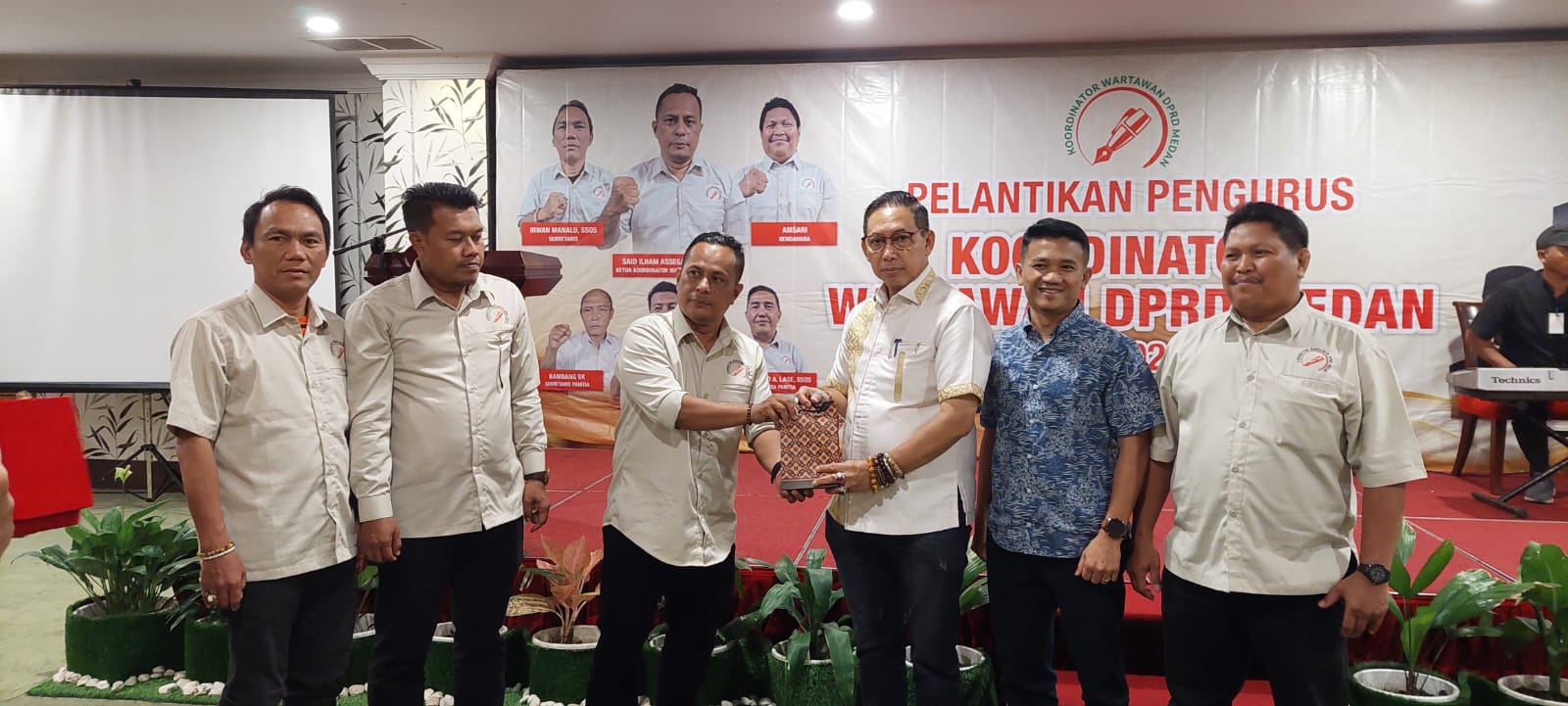 Kukuhkan Pengurus Koordinator Wartawan DPRD Medan, Wong Chun Sen: Peran Wartawan Sangat Penting Menyampaikan Kinerja DPRD Medan