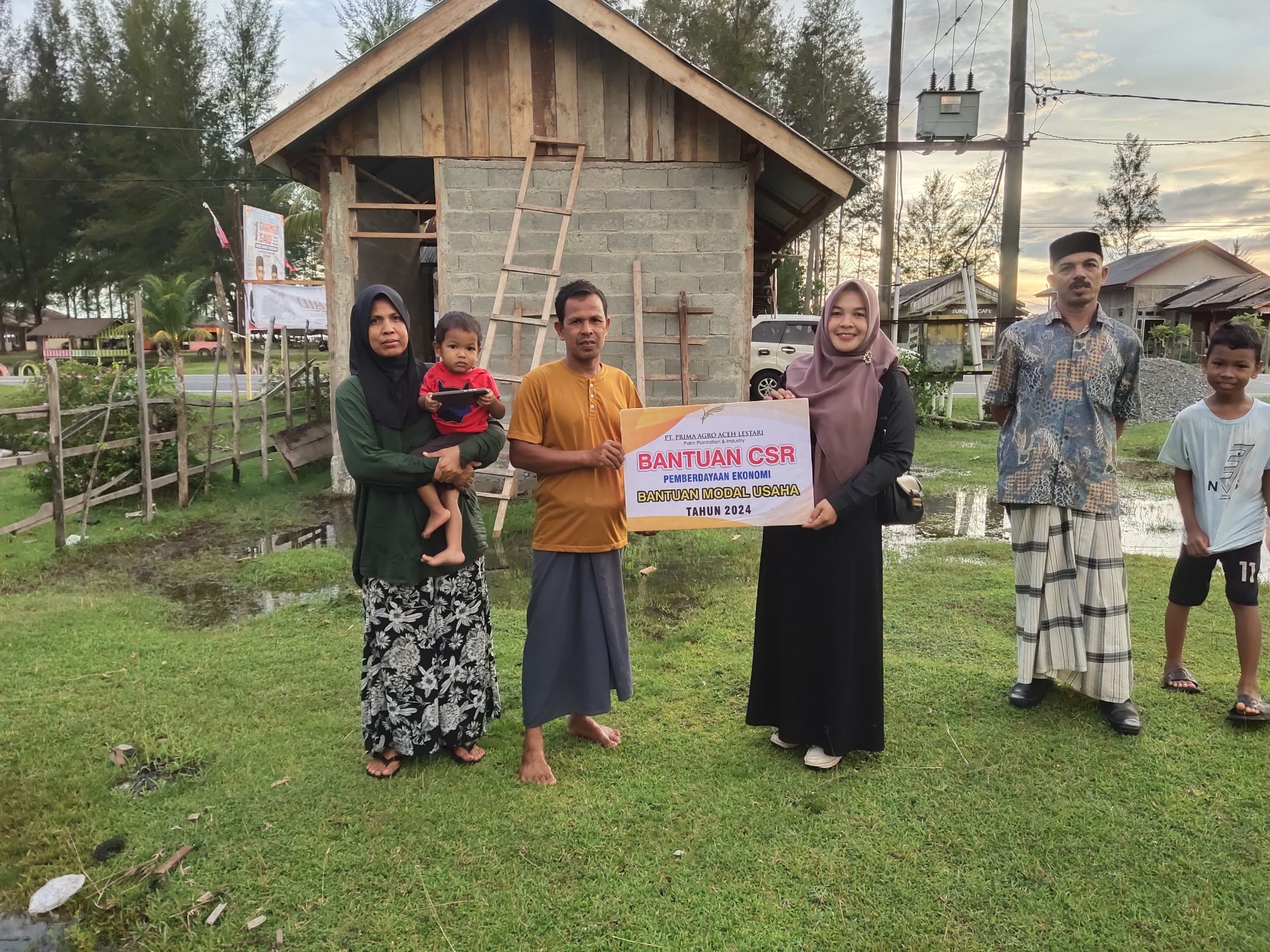 Membantu Peningkatan Ekonomi dan Pemberdayaan, PT. PAAL Salurkan CSR Bantuan Modal Usaha Kepada Warga