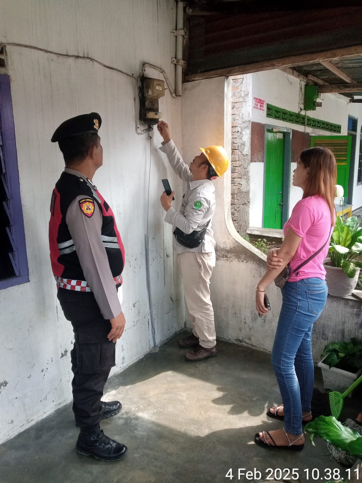 Sat Samapta Polres Pematangsiantar Dampingi Petugas PLN Laksanakan P2TL