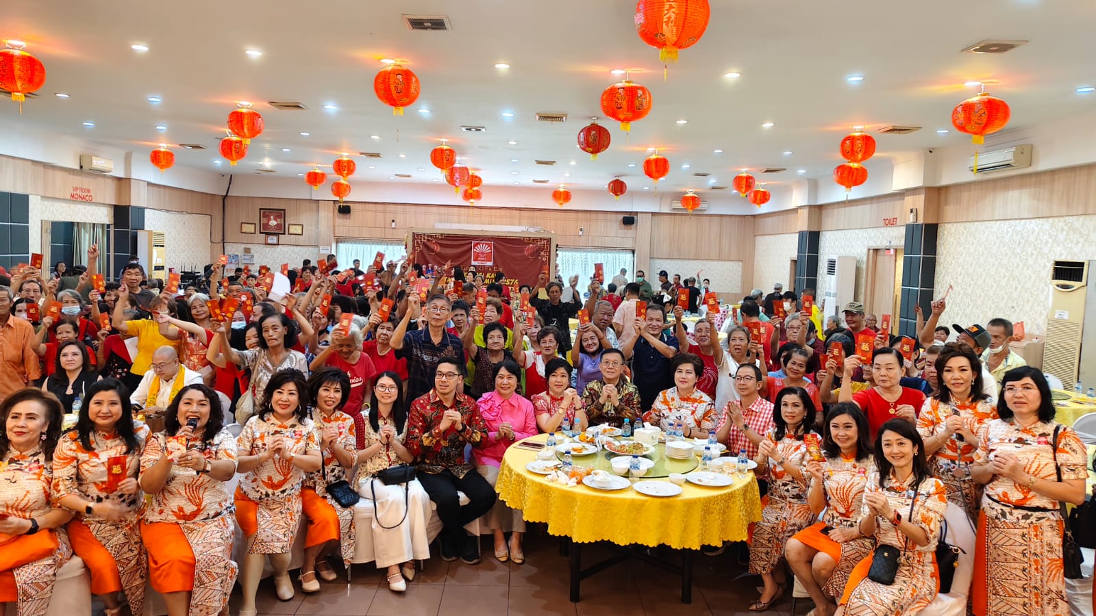 PINTI Sumut Berbagi Kasih Tahun Baru Imlek 2576, Undang 300 Orangtua Lansia Tionghoa Makan Bersama 