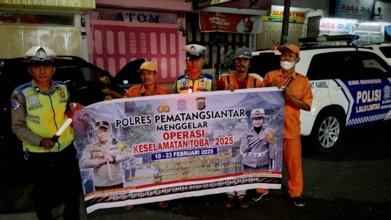 Ops Keselamatan Toba 2025, Sat Lantas Polres Pematangsiantar Laksanakan Sosialisasi dan Bagikan Brosur kepada Masyarakat