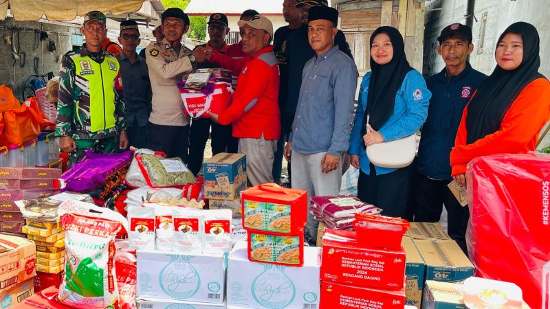 Bupati Aceh Barat Salurkan Bantuan Kepada Warga Terdampak Erosi di Gampong Meutulang