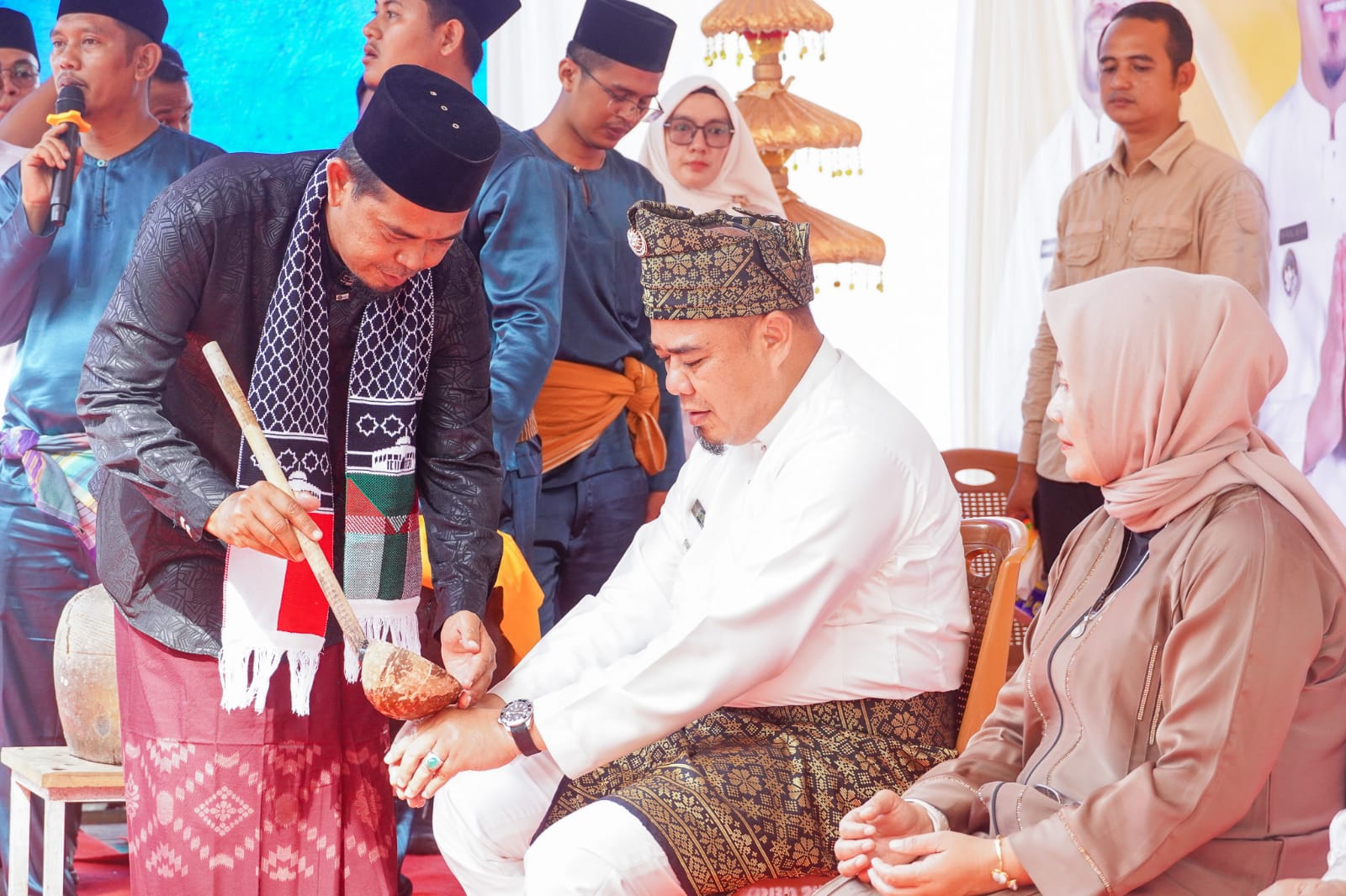 Sambut Bulan Suci Ramadhan, Wabup Syafrizal Mandi Belimau