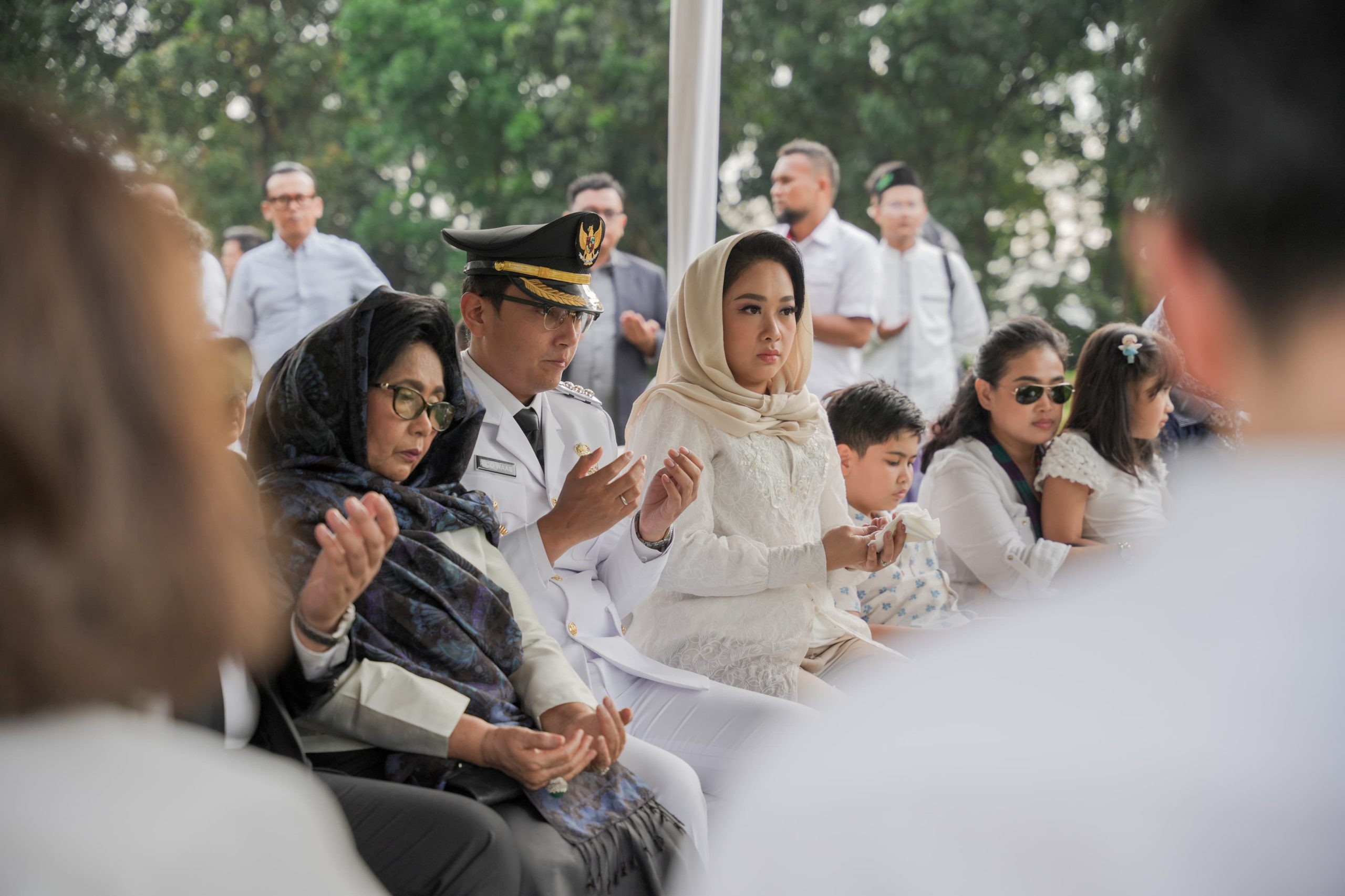 Usai Dilantik Sebagai Wali Kota, Rico Waas Ziarah Makam Sang Ayah