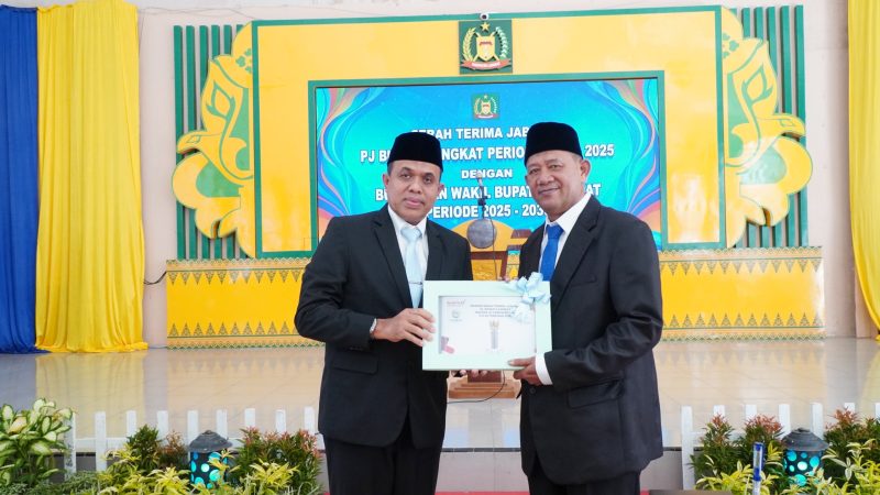 Hari Pertama Bertugas, Bupati Langkat Syah Afandin Tandatangi Komitmen Penerapan UHC