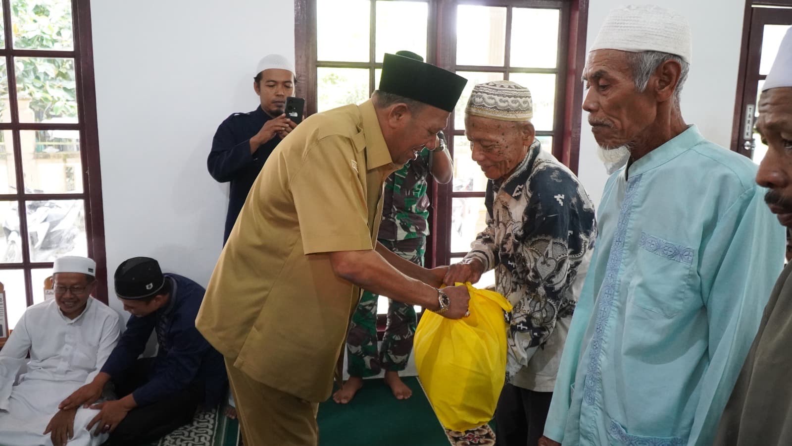 Bupati Langkat Ondim Gelar Sedekah Ramadhan Bersama IPHI dan PT LNK: Wujud Kepedulian untuk Masyarakat