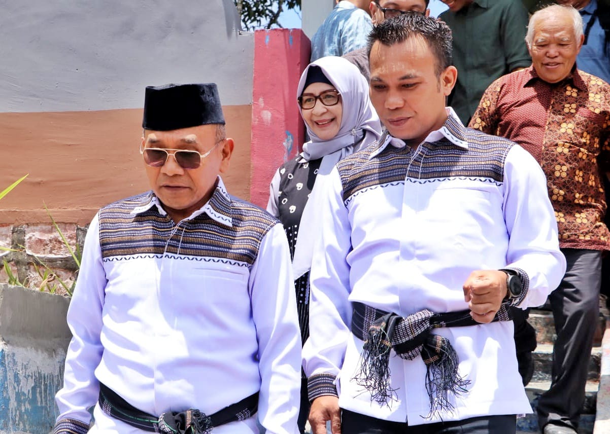 Bupati Simalungun DR H Anton Achmad Saragih dan Wakil Bupati Benny Gusman Sinaga Disambut Masyarakat dengan Antusias