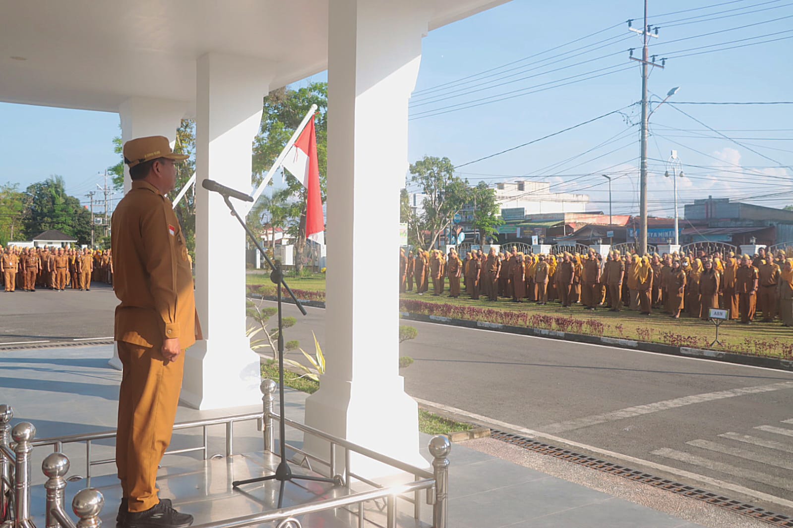 Bupati dan Wabup Sergai Pimpin Apel Perdana Usai Dilantik Presiden Prabowo