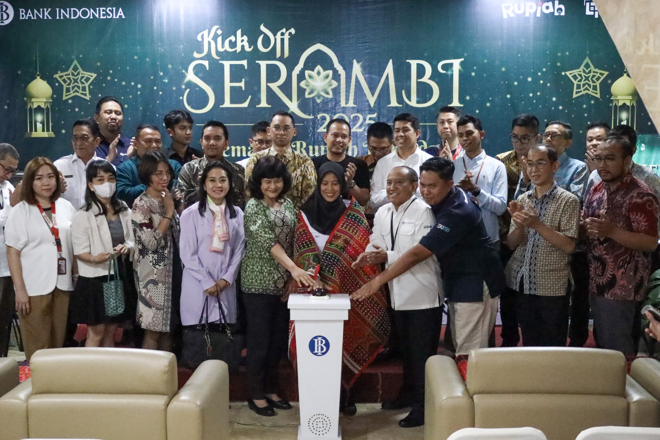 Wali Kota Pematangsiantar Diwakili Wakil Wali Kota Herlina Secara Resmi Membuka Kick Off Semarak Rupiah Ramadan dan Berkah Idul Fitri 1446 H/2025 M