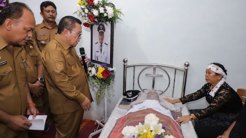 Wali Kota Pematangsiantar Melayat ke Rumah Duka Lurah Sukaraja Almarhum Tambos Lubis