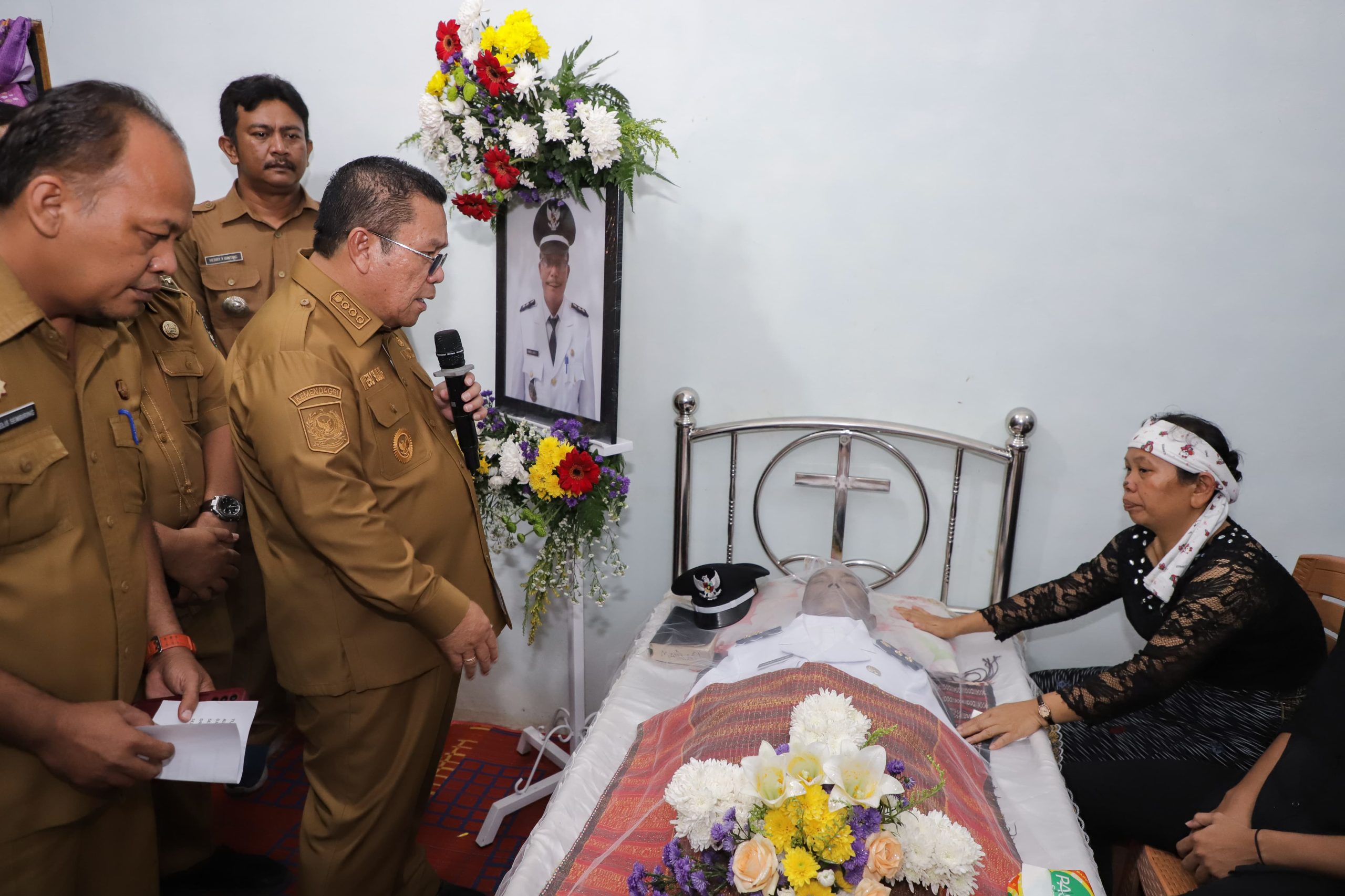 Wali Kota Pematangsiantar Melayat ke Rumah Duka Lurah Sukaraja Almarhum Tambos Lubis
