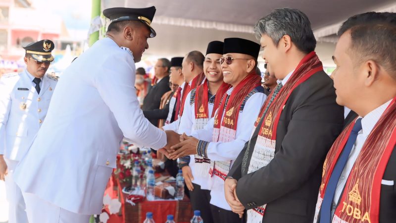 Bupati Simalungun Bersama Wakil Bupati Hadiri Peringatan Hari Jadi Kabupaten Toba Ke – 26