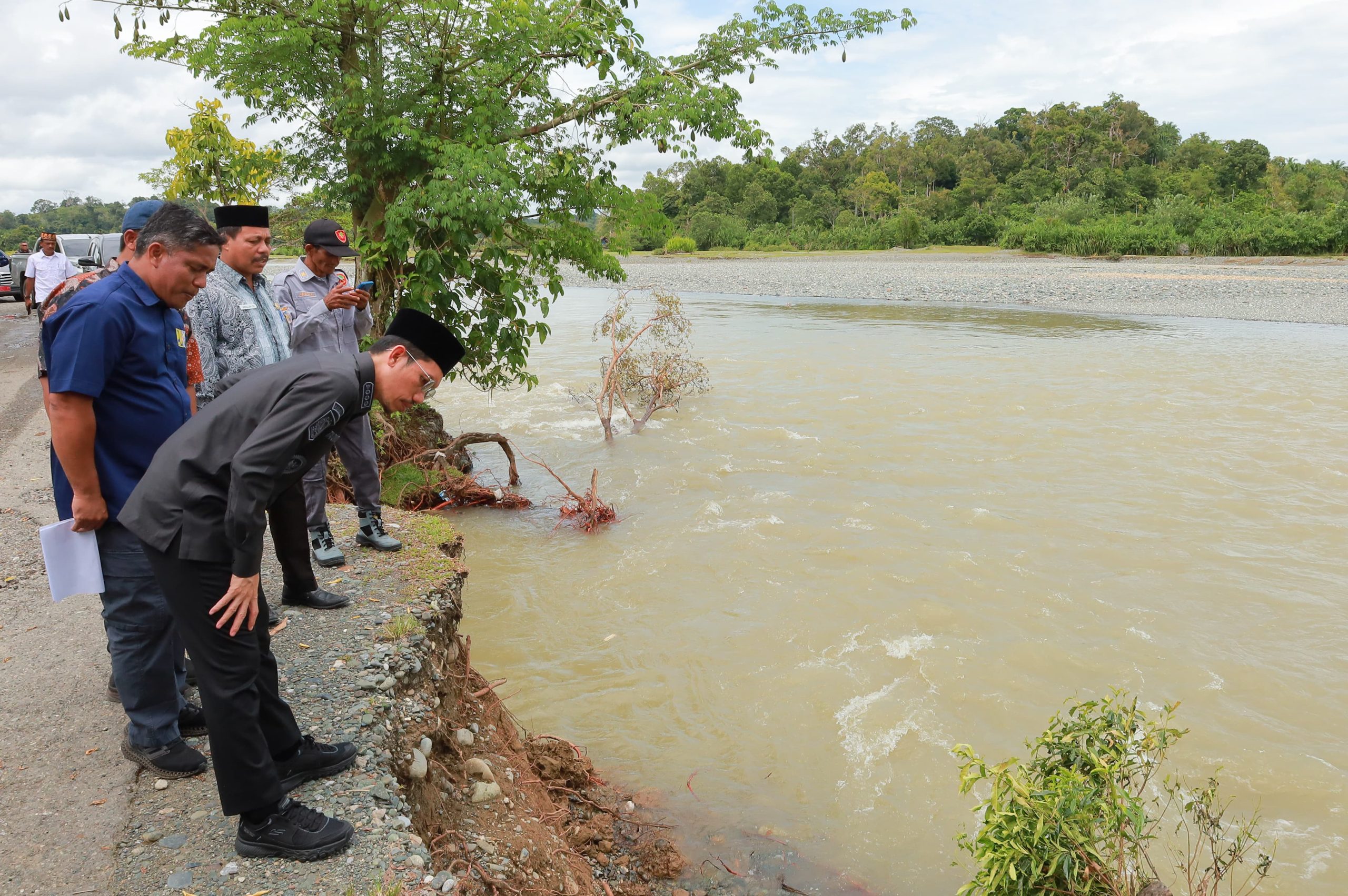 Kapolres Nagan Raya Berbagi Takjil di Rumah Sakit Umum Nagan Raya