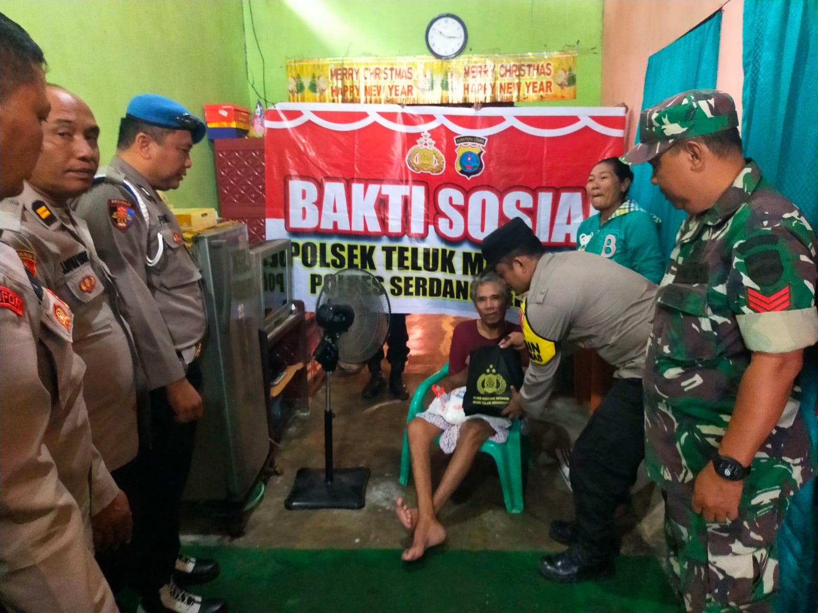 Polsek Teluk Mengkudu Polres Sergai Beri Tali Asih Warga Sakit Menahun