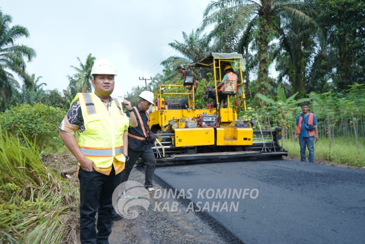 Wakil Bupati Kabupaten Asahan Tinjau Pelaksanaan Peningkatan Infrastruktur Jalan