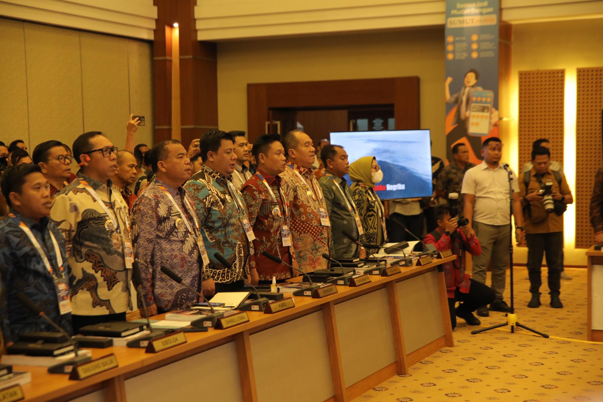 Bupati Asahan Ikuti RUPS Bank Sumut