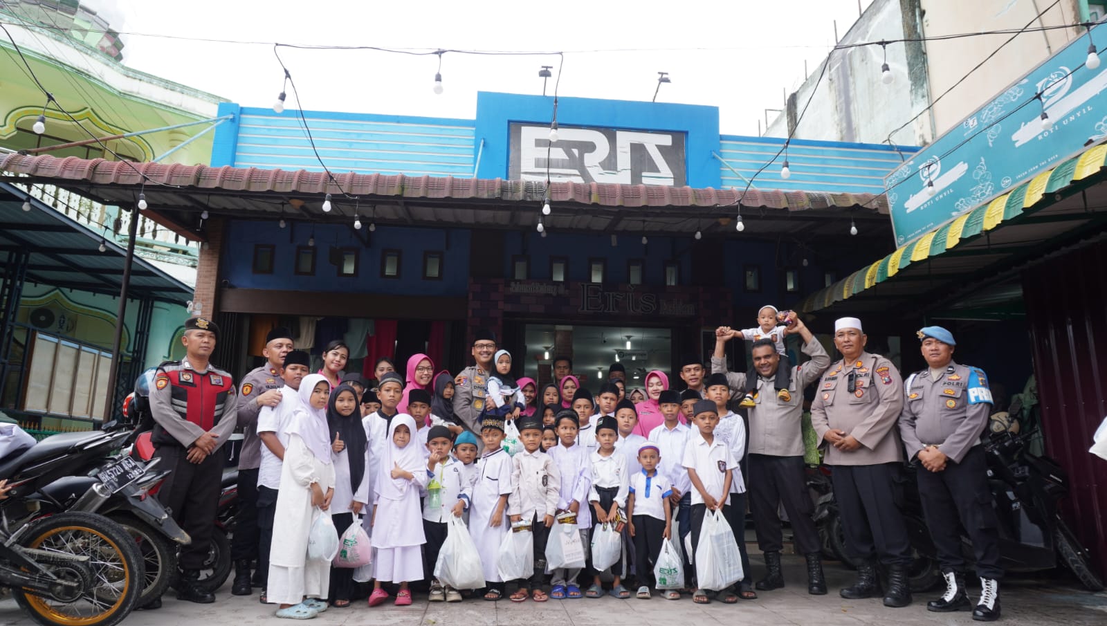 Kapolres Langkat Polda Sumut Berbagi Berkahah Ramadhan, Ajak Anak Yatim Belanja Pakaian Lebaran