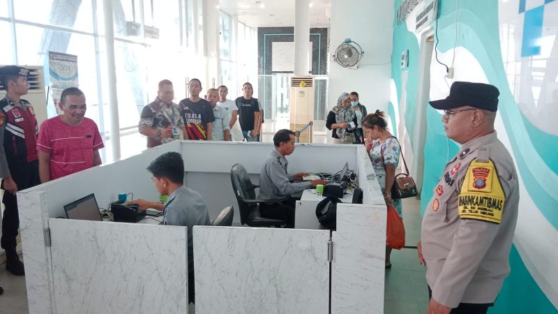 Polres Tanjung Balai Pengamanan Pemulangan 12 WNI yang di Deportasi oleh Negara Malaysia