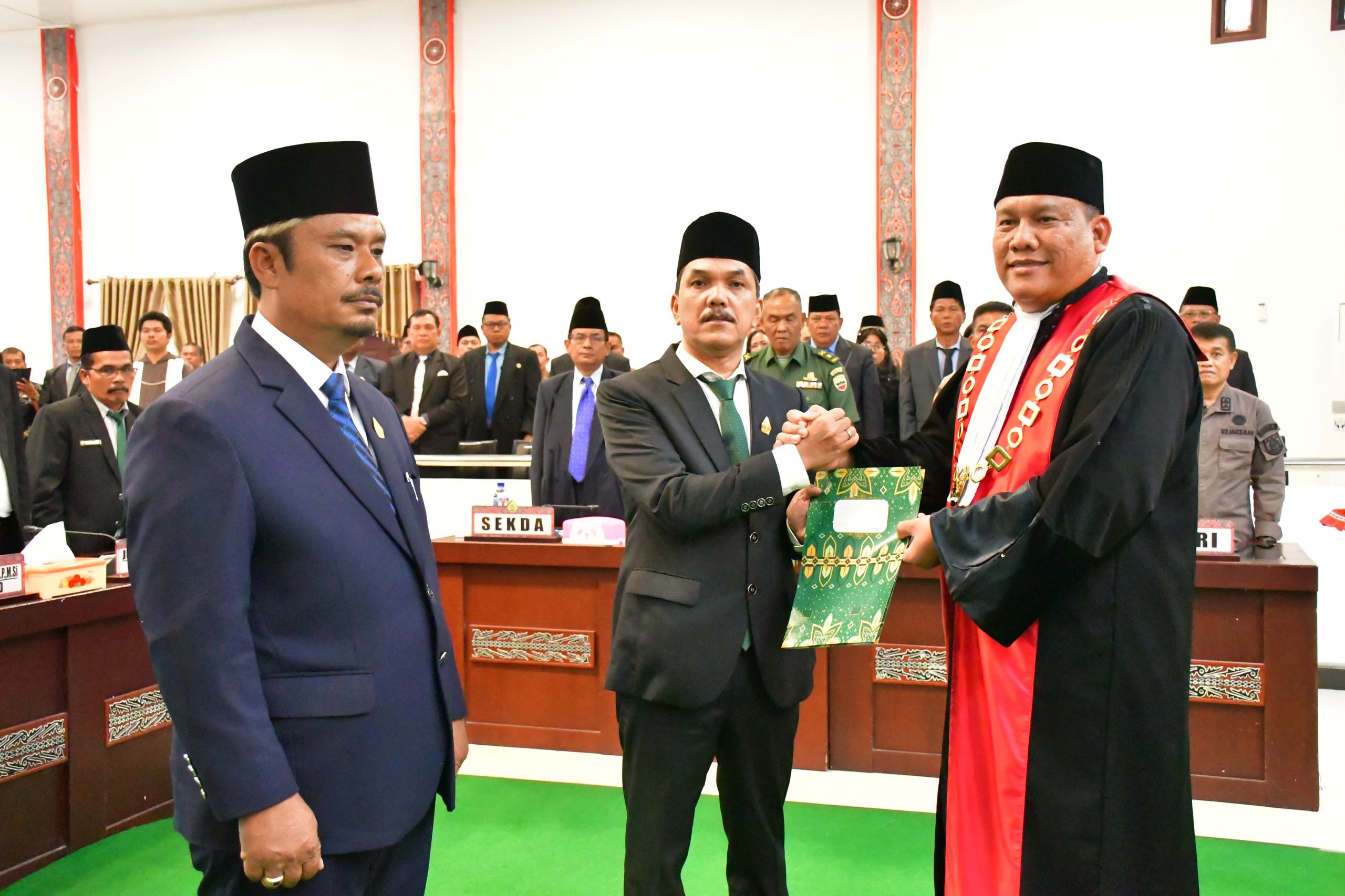 Ketua Pn Balige Lantik Pimpinan Dprd Samosir Masa Bakti 2024-2029, Bupati Samosir : Kepala Daerah Dan Dprd Dipilih Oleh Rakyat, Mari Bekerja Untuk Rakyatnya, Meningkatkan Pembangunan Dan Pelayanan Publik