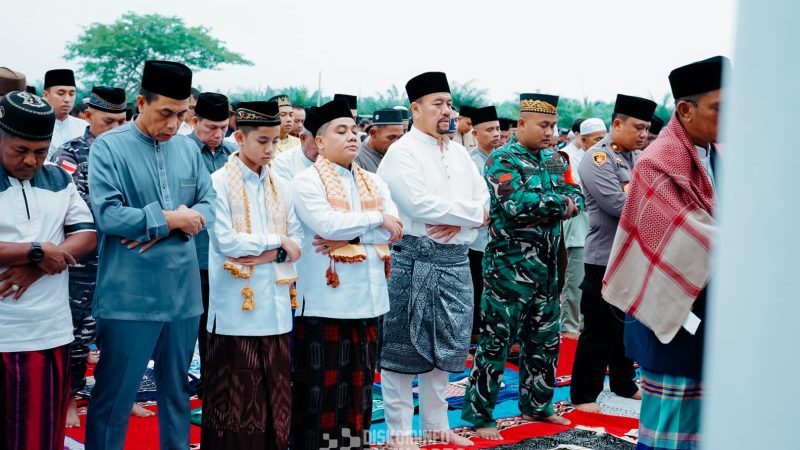Bupati Baharuddin Siagian Laksanakan Sholat Idul Fitri 1446 H