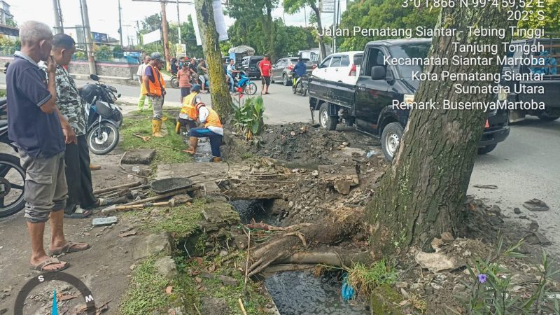 Kolaborasi Dua SKPD Pemko Pematangsiantar dengan Polsek Siantar Martoba Laksanakan Normalisasi Drainase di Sejumlah Titik Rawan