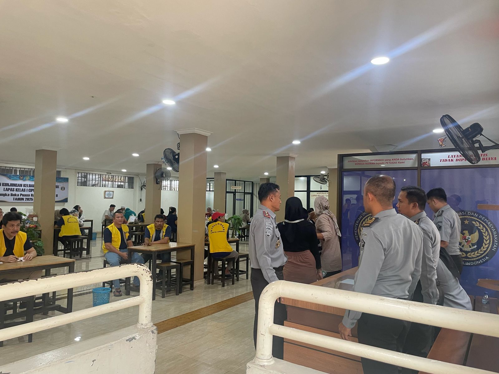 Hari Pertama Layanan Kunjungan di Lapas Cipinang Disambut Antusias, Ratusan Warga Binaan Dikunjungi