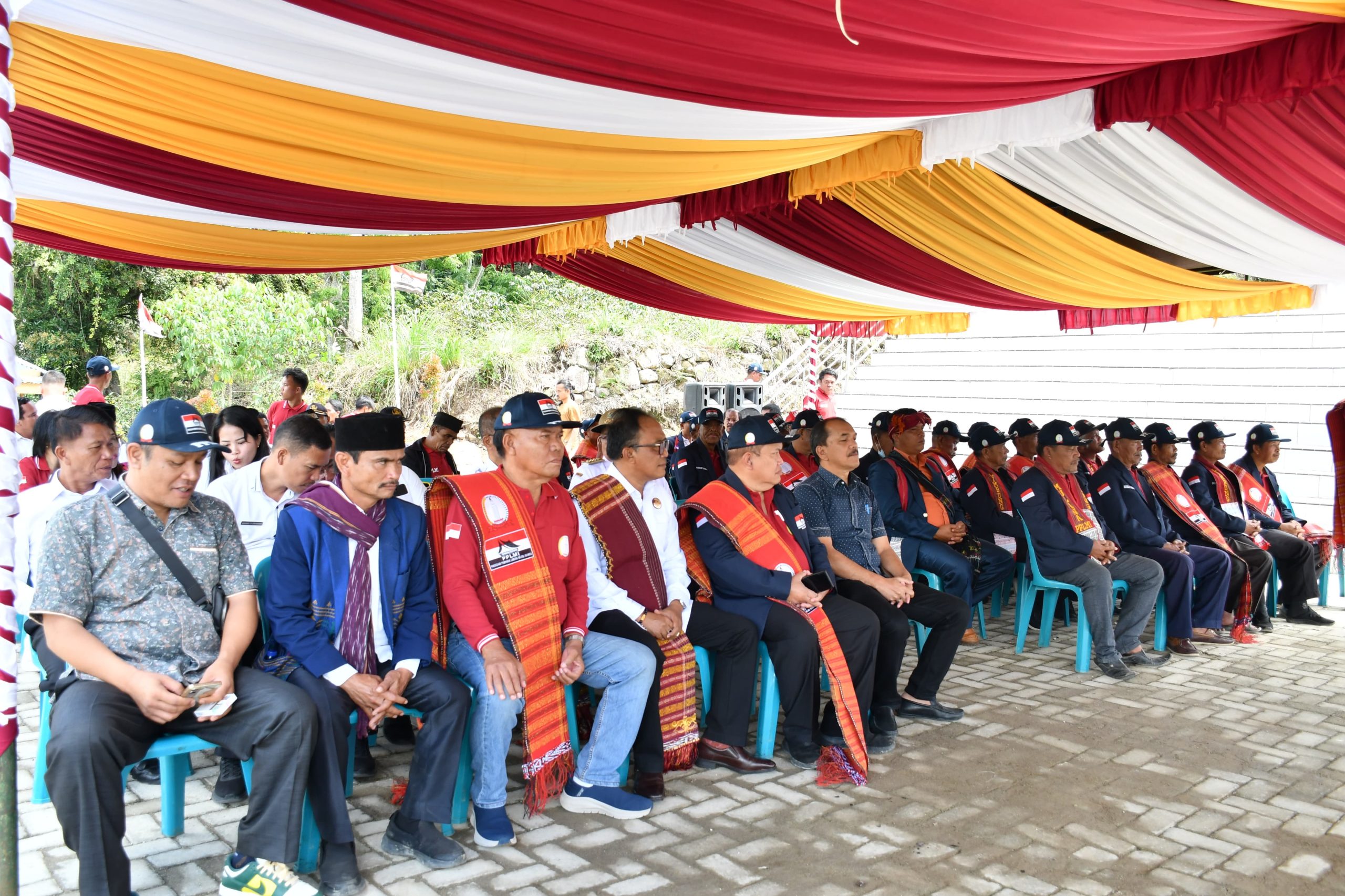 Bersama Ketua PPLMI, Wabup Samosir Letakkan Batu Pertama Pembangunan Salib Suci “Silang Hangoluan” Limbong Mulana