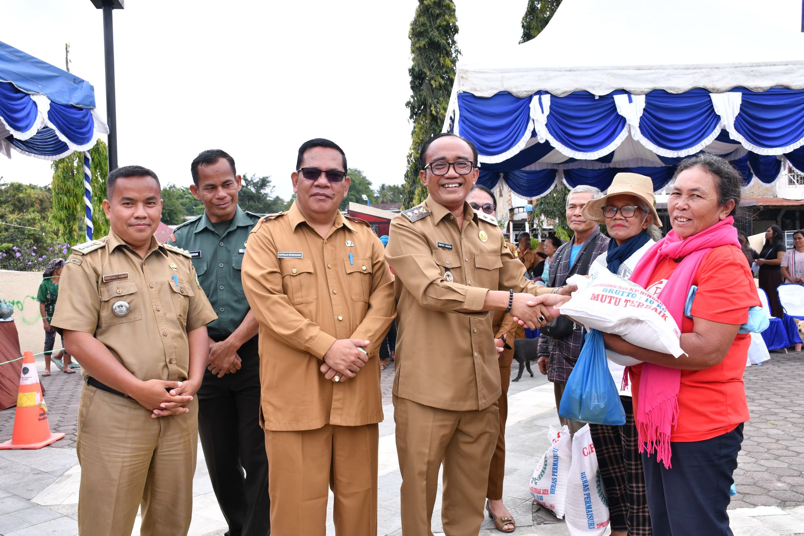 Warga Pangururan Antusias, Serbu Gerakan Pangan Murah di Taman Sitolu Hae Horbo