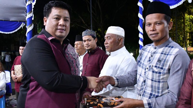 Bersamaan Dengan Buka Puasa Bersama Warga Muslim Samosir, Pemkab Lakukan Pisah Sambut Kapolres Samosir