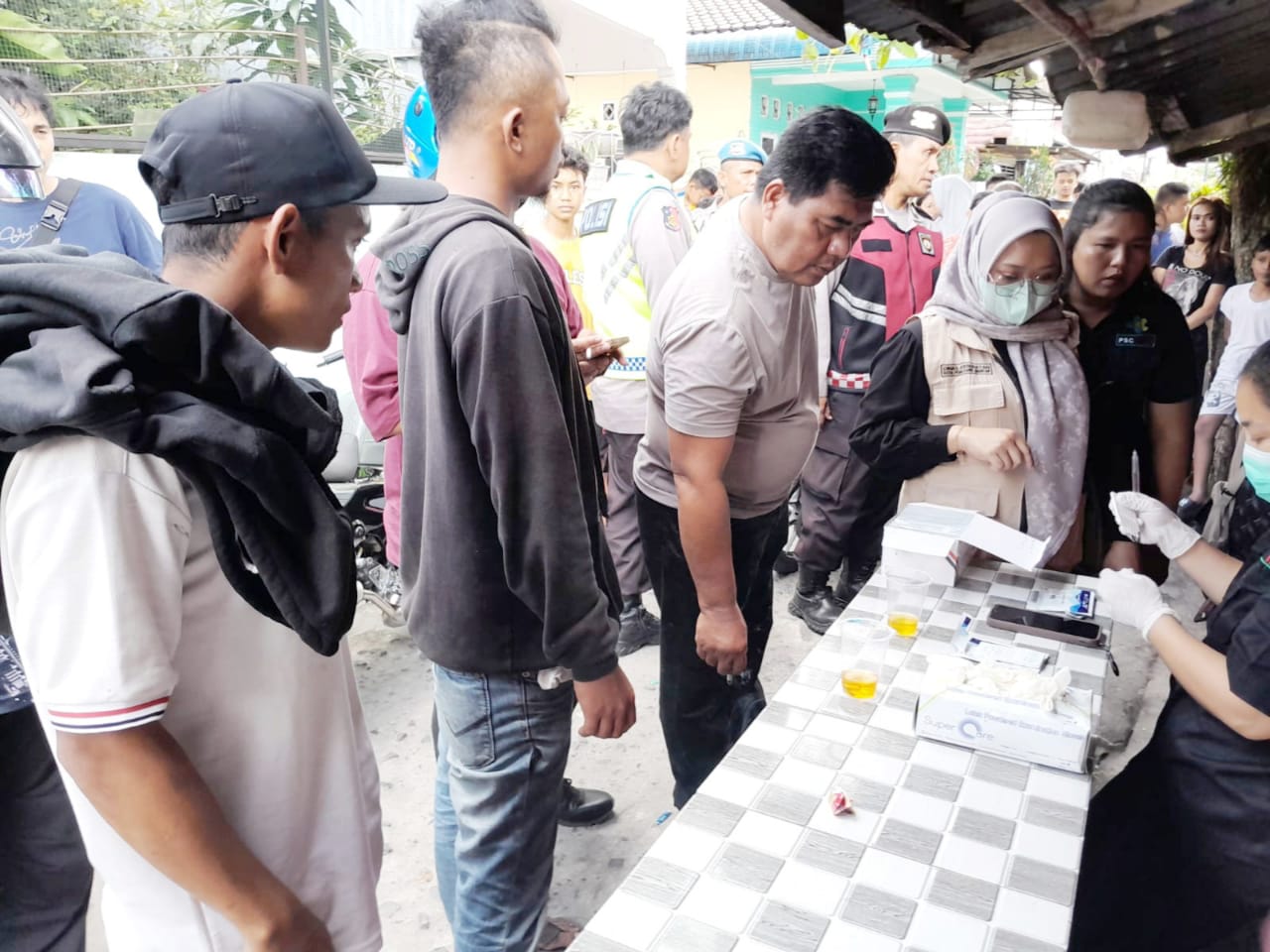 Empat Orang Positif Pengguna Narkoba Diamankan Satres Narkoba Polres Pematangsiantar Dalam Giat Gerebek Sarang Narkoba
