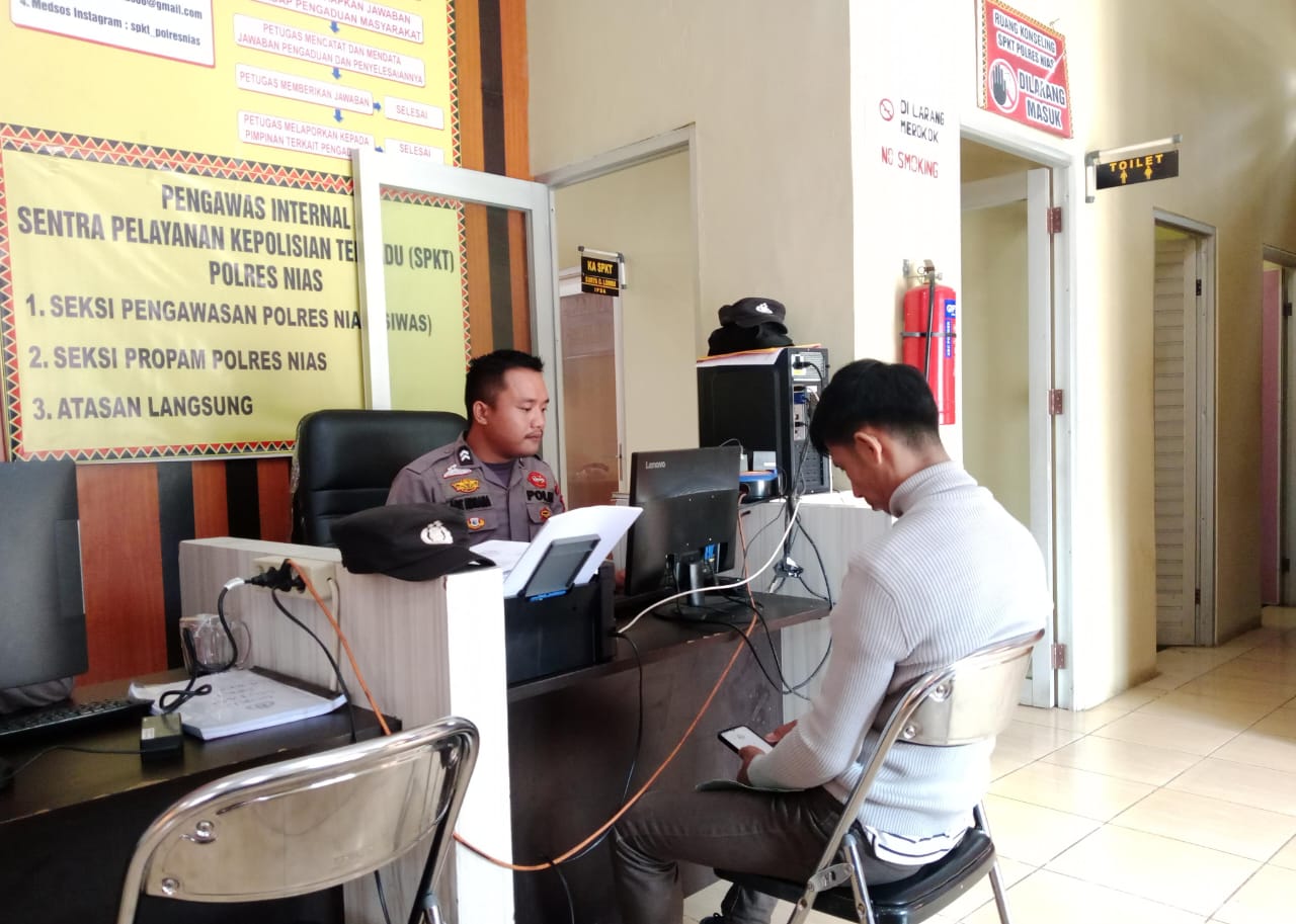 Eferoni Gulo Resmi Laporkan Perselingkuhan Istrinya Dengan Terlapor FRG Di Mapolres Nias