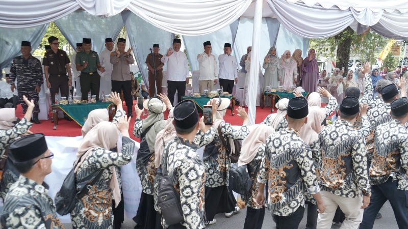 Bupati Asahan Melepas Parade Kafilah MTQ ke-56 Tingkat Kabupaten Asahan