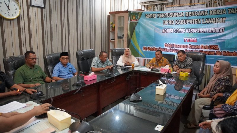 Warga Dusun X Petak Serong Desa Kebun Kelapa Adukan Aroma Limbah Ternak Ayam yang Mengganggu Warga Sekitar ke DPRD Langkat