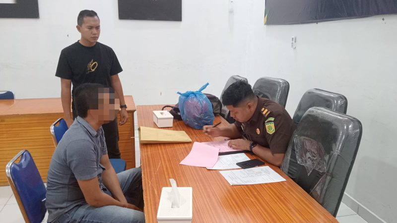 Sat Resnarkoba Polres Aceh Barat Serahkan Tersangka dan Barang Bukti ke Kejaksaan