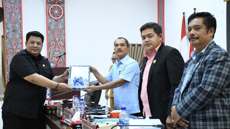 Bupati Samosir Menyampaikan Nota Pengantar LKPJ TA 2024