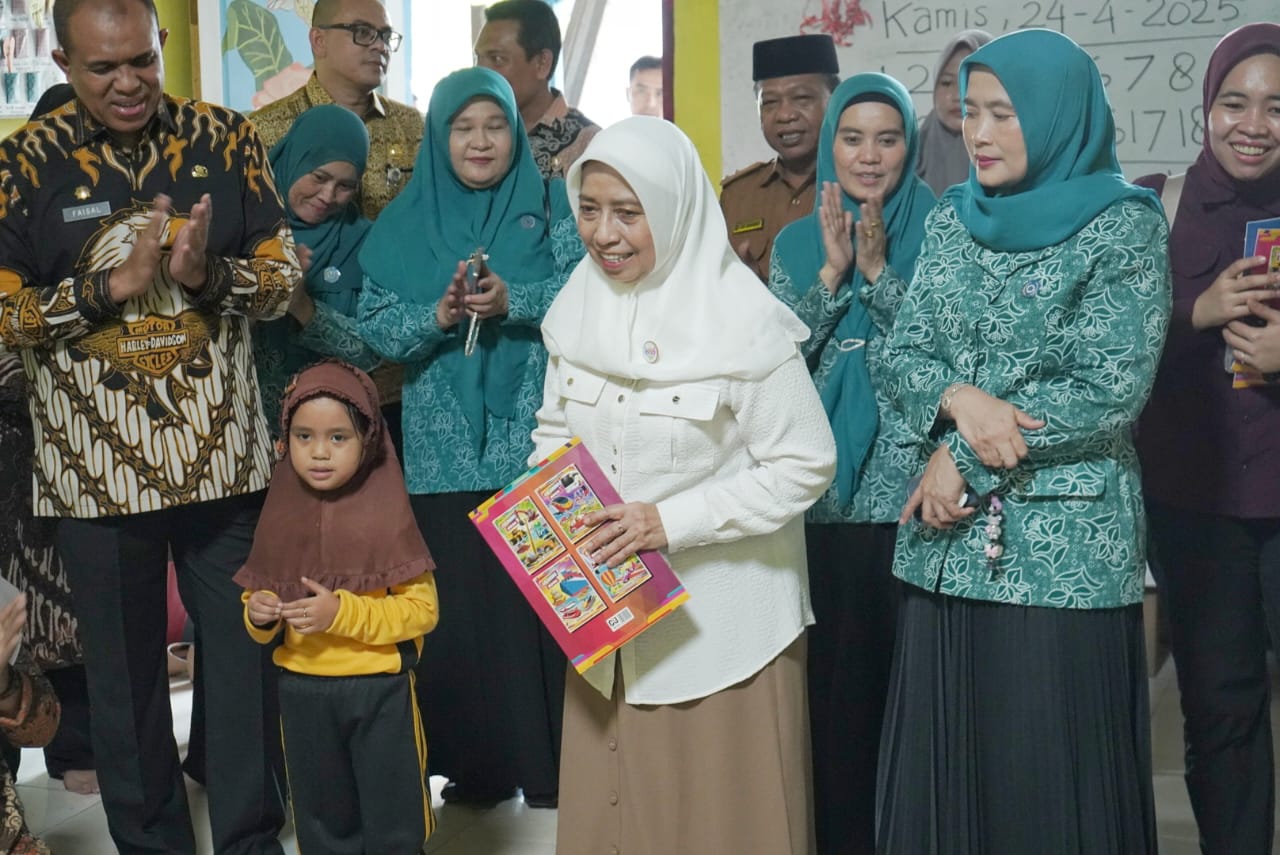 Wakil Ketua PKK Sumut dan Ketua PKK Asahan Kunjungi Posyandu dan PAUD