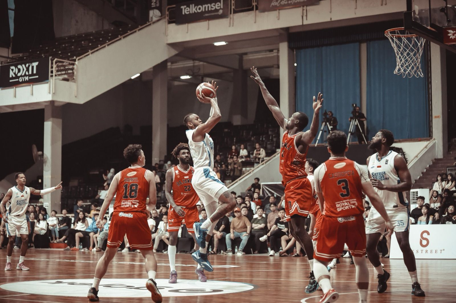 Indosat Ooredoo Hutchison Dukung Pemberdayaan Generasi Muda Indonesia Melalui Olahraga Basket
