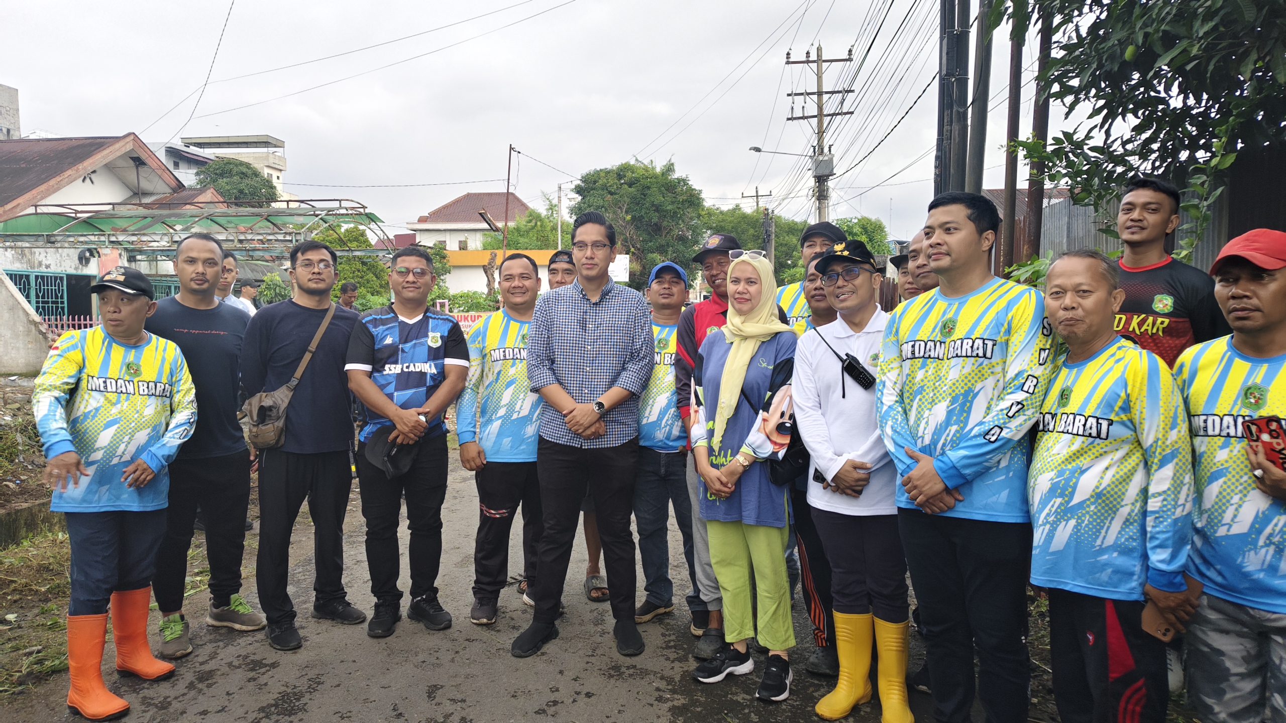 Wali Kota Medan, Rico Waas Turun Langsung Meninjau Kegiatan Gotongroyong Bersama Warga Medan Barat