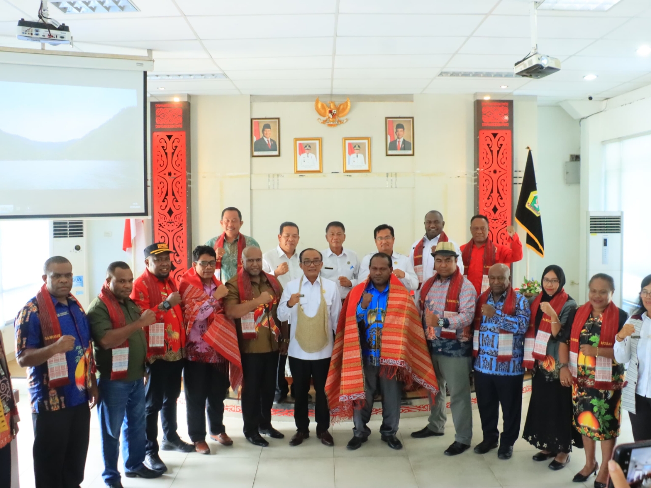 Wabup Menerima Studi Tiru DPR Jayapura ke Samosir 