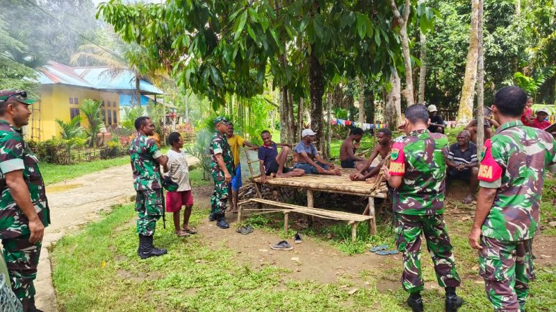 Dandramil 03 Klamit Distrik Sawiat Sembangi Warga dan Bersilaturahmi bersama masyarakat Kampung Eles