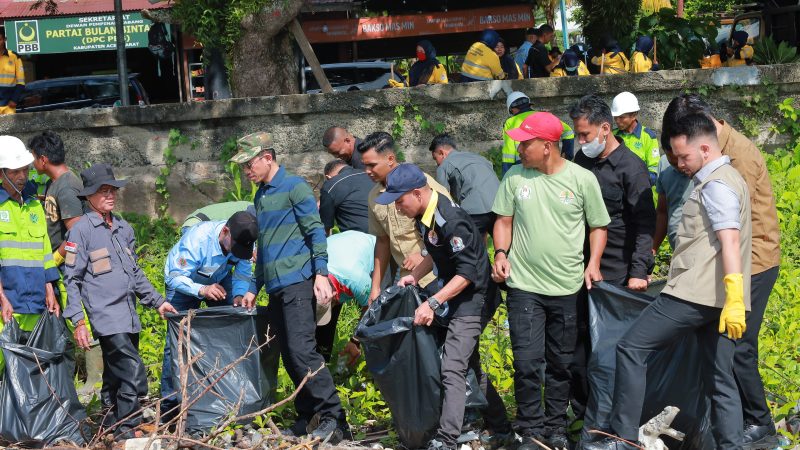 Bupati dan Wakil Bupati Aceh Barat Turut Serta Gotongroyong Bersama di Hari Buruh 