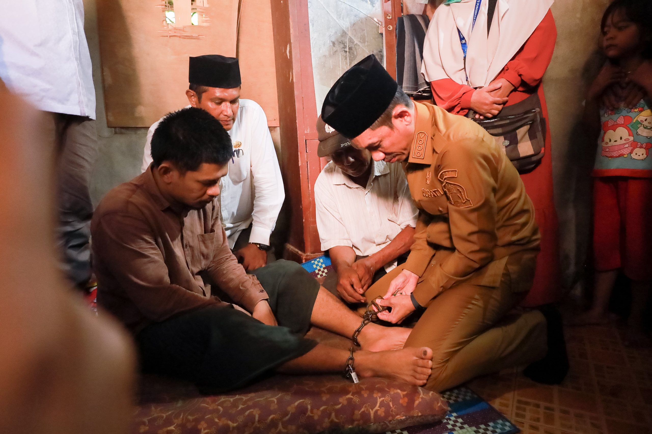 Pemkab Aceh Barat Bekerjasama dengan RSJ Provinsi Aceh Bebaskan Enam Orang ODGJ dari Pasungan