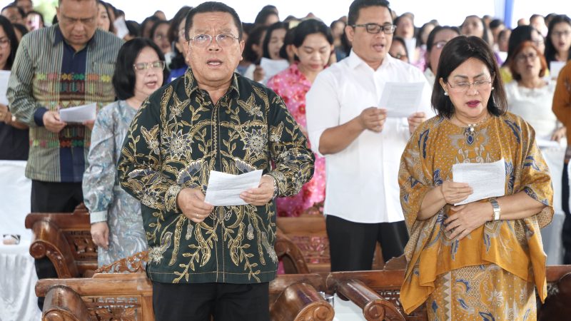 Wali Kota dan Ketua TP PKK Pematangsiantar Ikuti Ibadah Perayaan Paskah bersama ASN Pemko Pematangsiantar