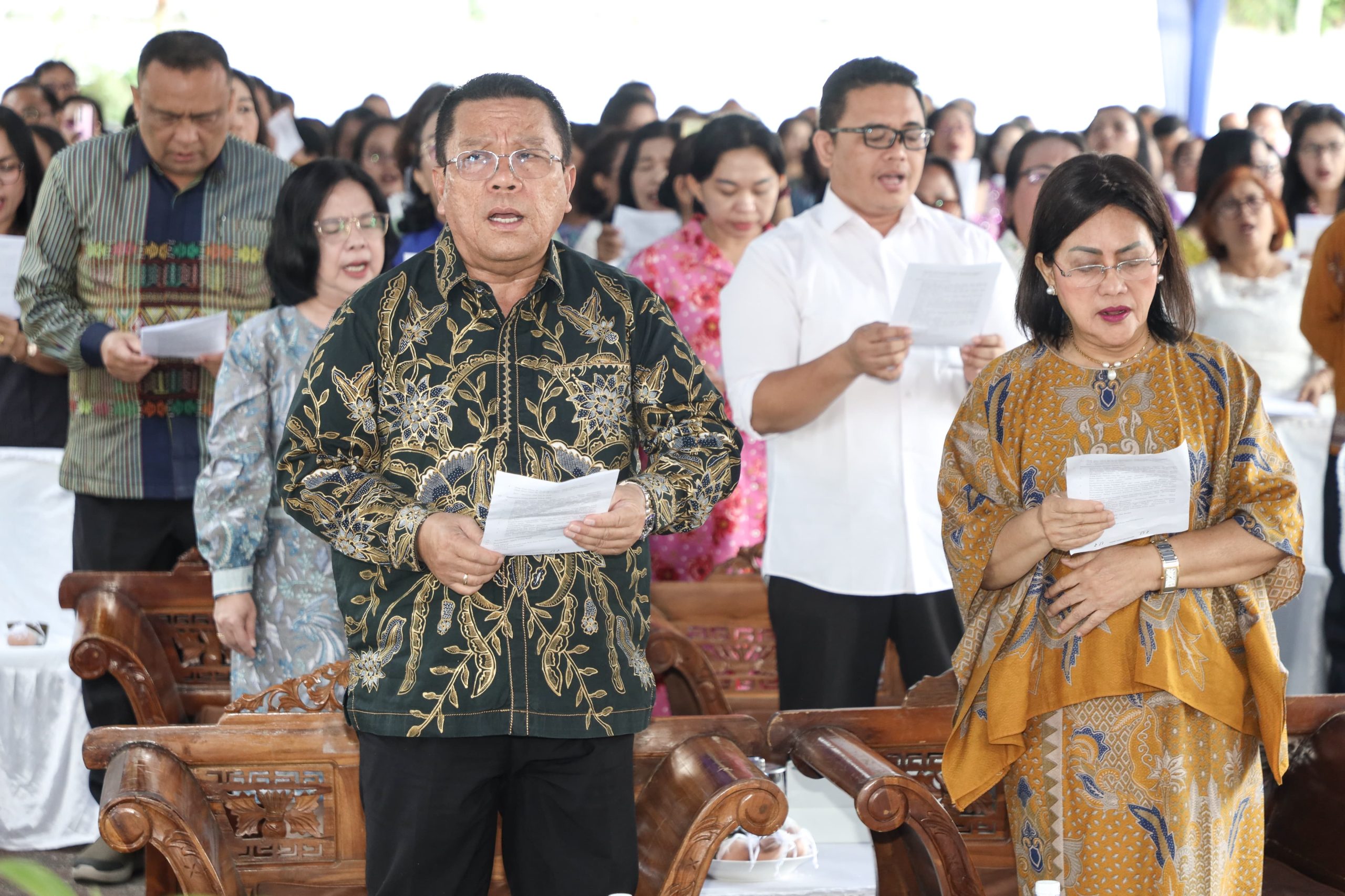 Wali Kota dan Ketua TP PKK Pematangsiantar Ikuti Ibadah Perayaan Paskah bersama ASN Pemko Pematangsiantar