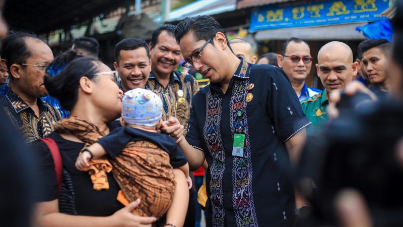 Sudah Berlangsung 2 Tahun, Rico Waas Tinjau Tanah Amblas di Pasar Induk Lau Cih