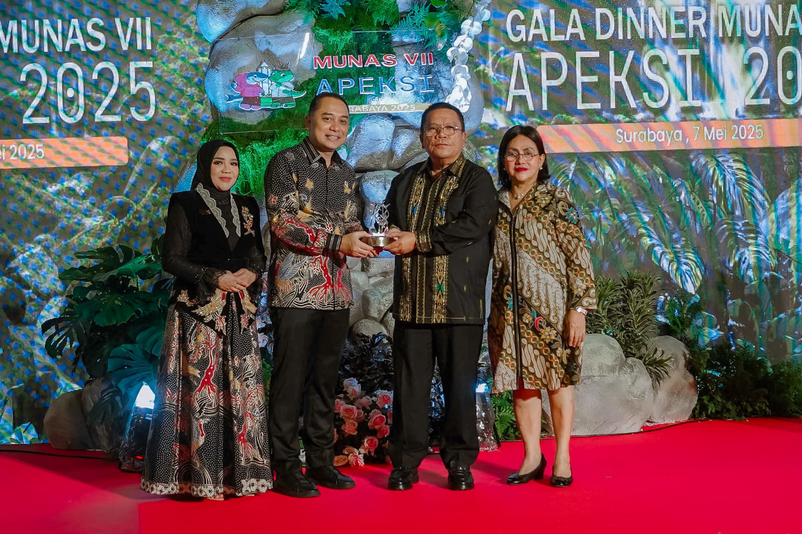 Wali Kota Pematangsiantar Didampingi Ketua TP PKK Hadiri Acara Gala Dinner Munas VII APEKSI Tahun 2025