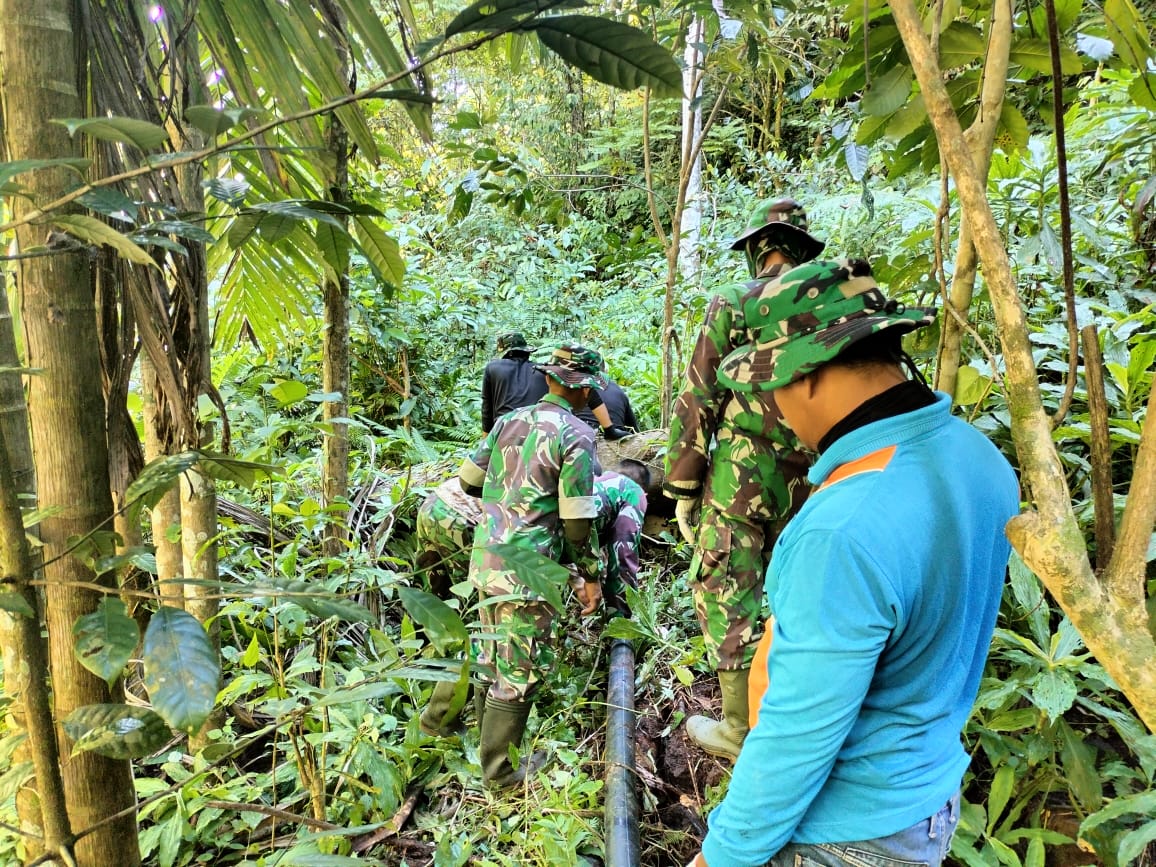 Satgas TMMD ke-124 Kodim 0107/Aceh Selatan Mulai Pemasangan Pipa di Titik Awal Sasaran Fisik Pipanisasi
