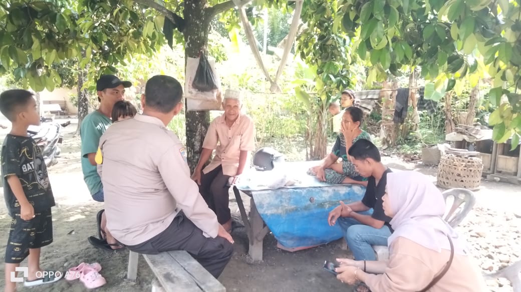 Mendekat Tanpa Sekat Cara Babinkamtibmas Polsek Stabat Bripka Hendra Gultom Sampaikan Pesan Kamtibmas