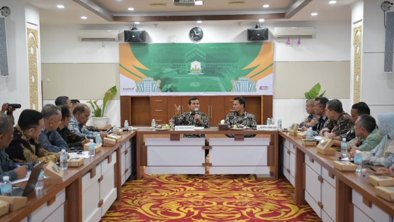 Wagub Fadhlullah Pimpin Rapat Percepatan Pembentukan Koperasi Desa Merah Putih