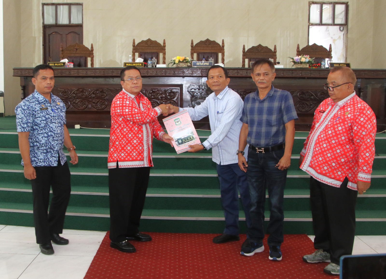 Wesly Silalahi, SH MKn Menghadiri Penutupan Rapat Paripurna III DPRD  Terkait LKPj Wali Kota Pematangsiantar Tahun Anggaran (TA) 2024